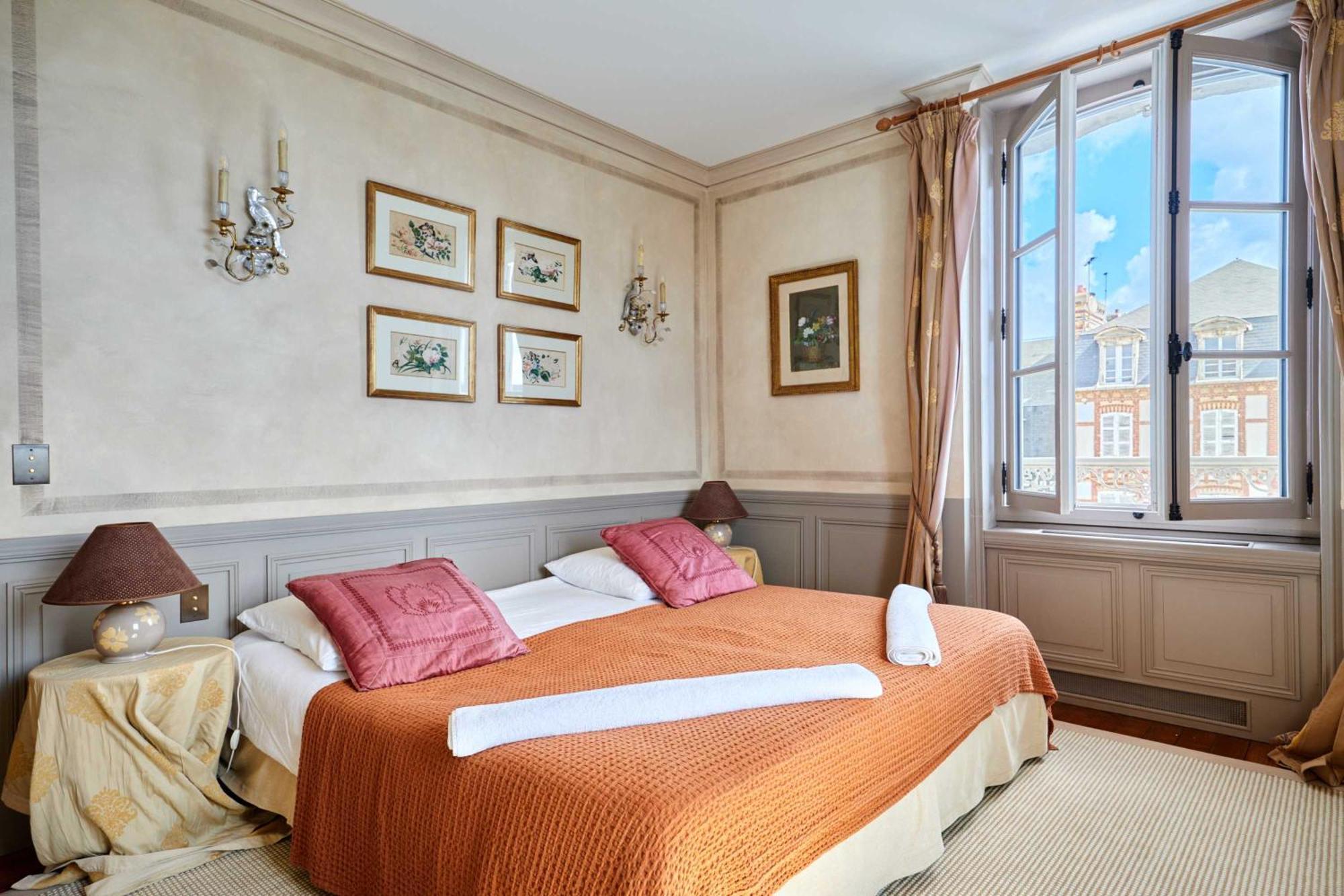 Luxurious 4 Bedroom Duplex, 200M From Place Morny Deauville Exteriér fotografie